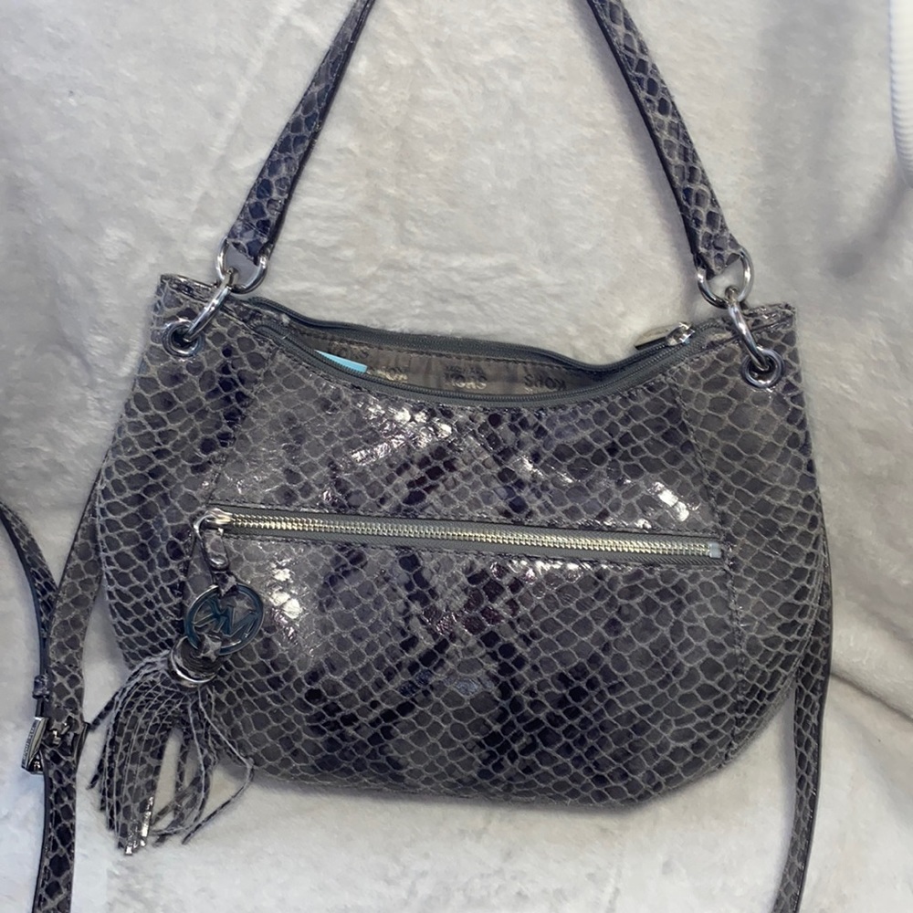 Chic Gray Snakeskin Shoulder Bag